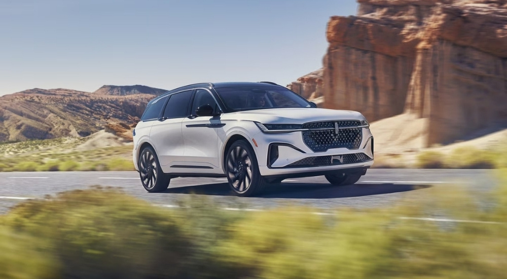 A white 2025 Lincoln Nautilus from the front at an angle.