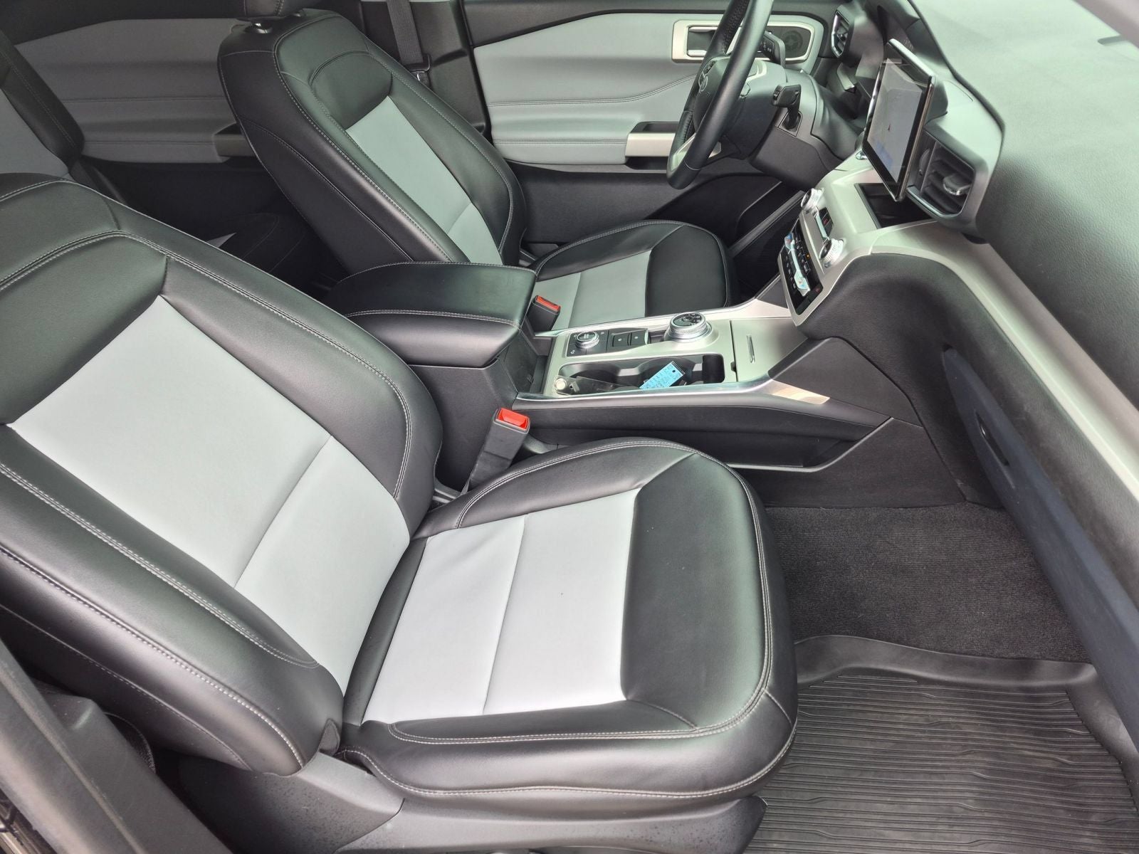 2023 Ford Explorer XLT 4WD
