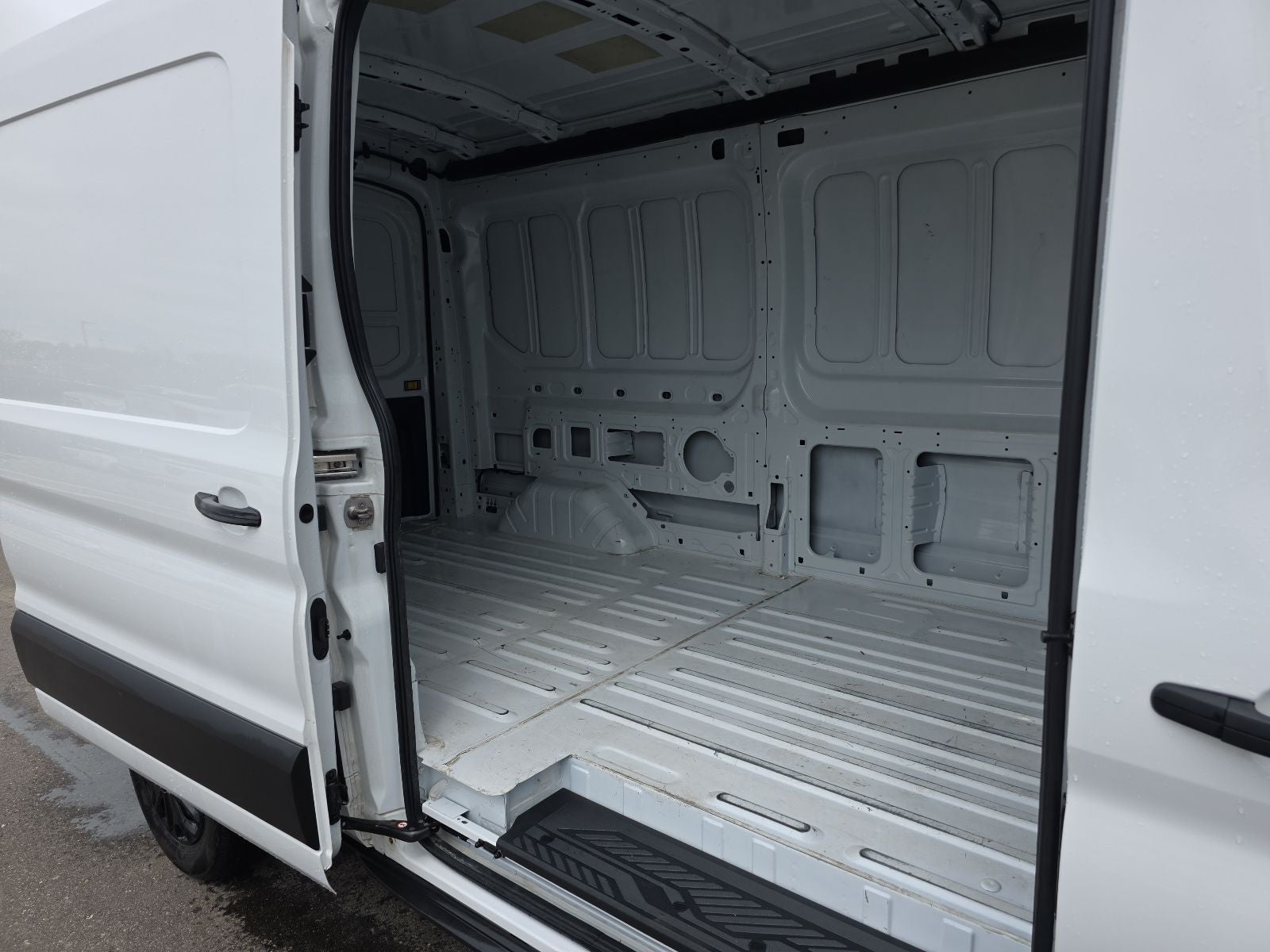 2024 Ford Transit-250 Base MEDIUM ROOF