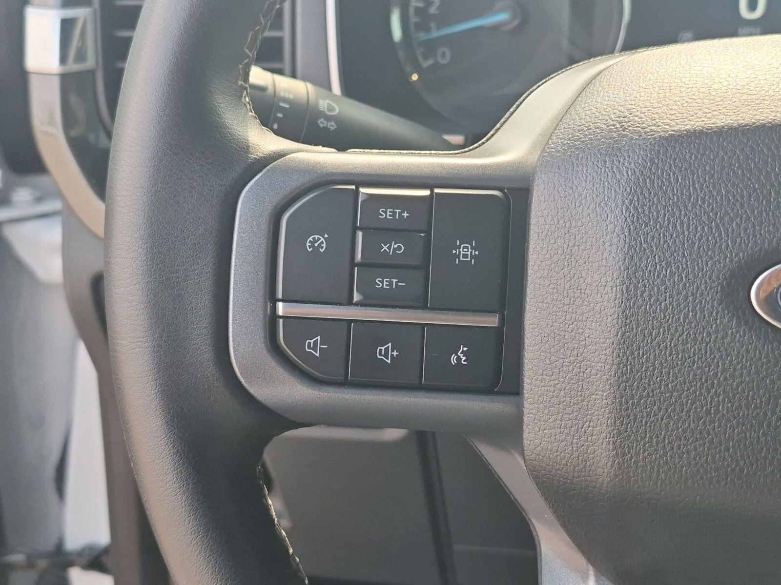 2023 Ford F-150 XLT 4X4