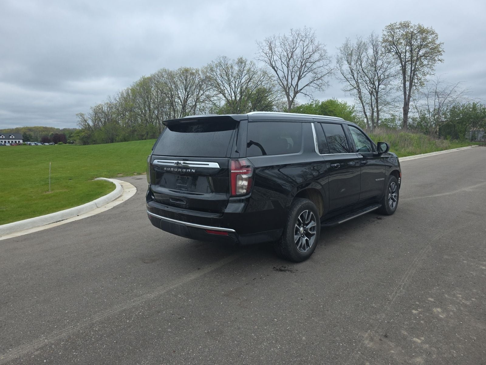 2023 Chevrolet Suburban LS