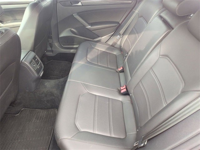 2021 Volkswagen Passat 2.0T R-Line