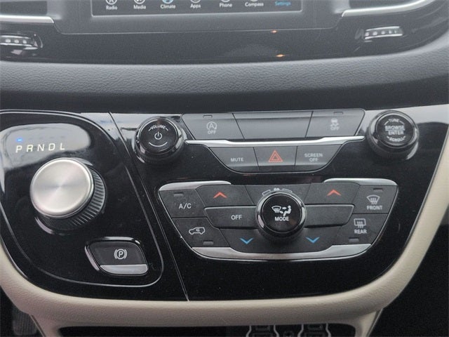 2021 Chrysler Voyager L