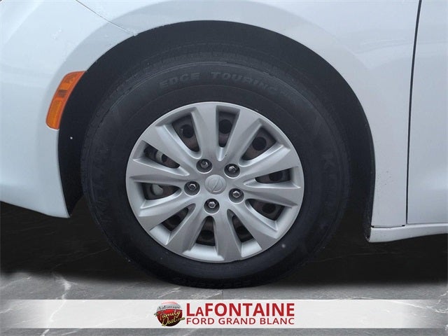 2021 Chrysler Voyager L