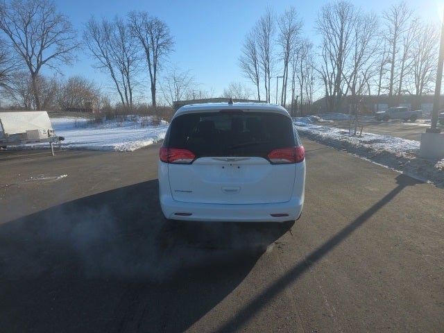 2021 Chrysler Voyager L