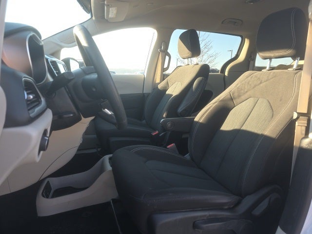 2021 Chrysler Voyager L