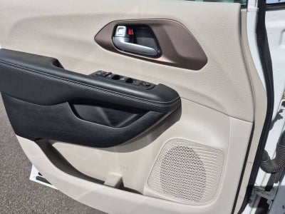 2024 Chrysler Voyager LX