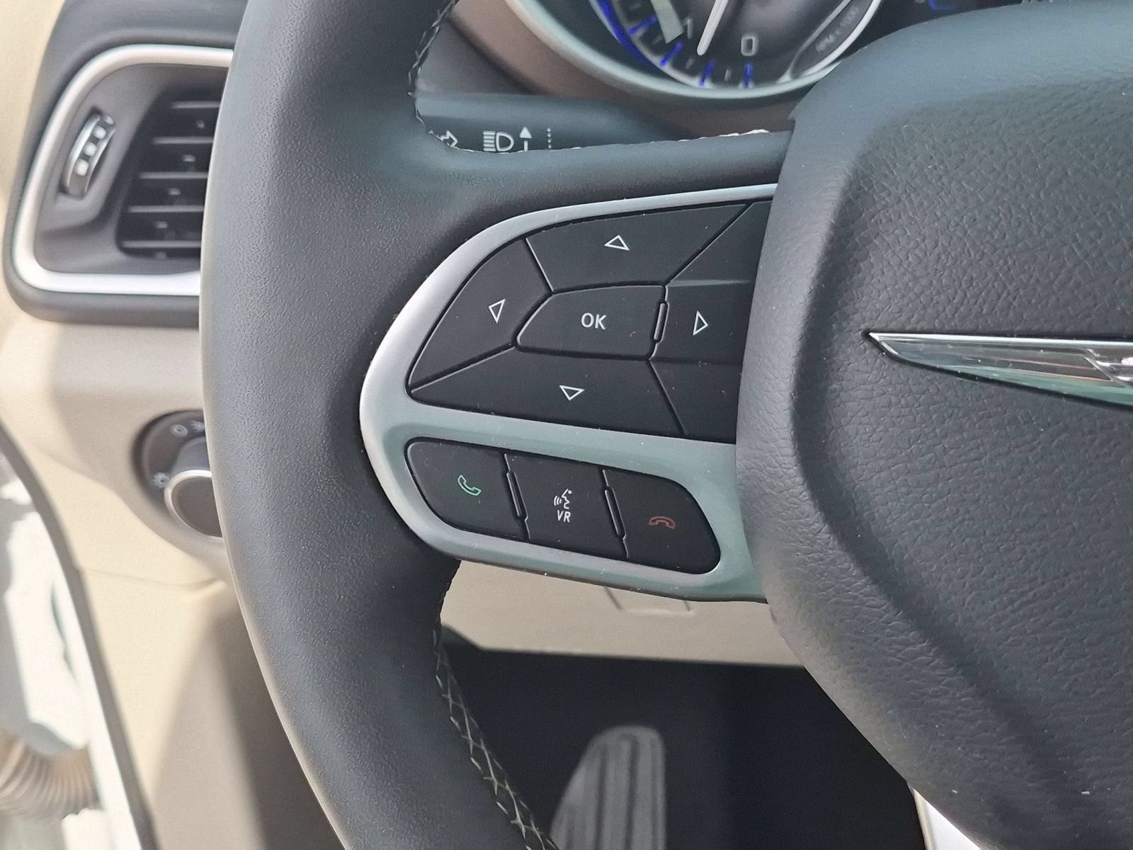 2024 Chrysler Voyager LX