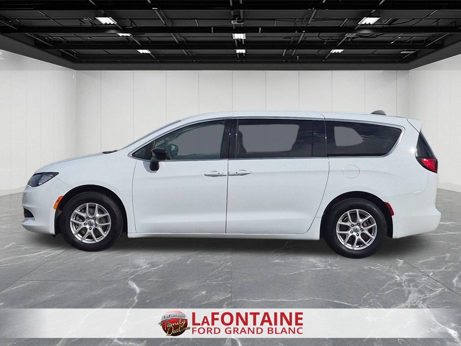 2024 Chrysler Voyager LX