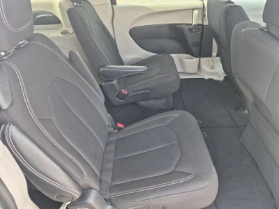 2024 Chrysler Voyager LX