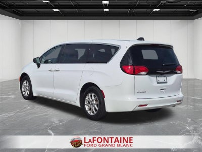 2024 Chrysler Voyager LX