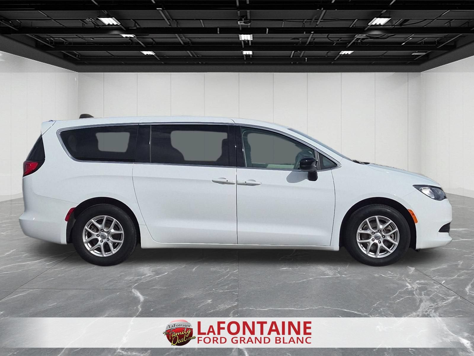 2024 Chrysler Voyager LX