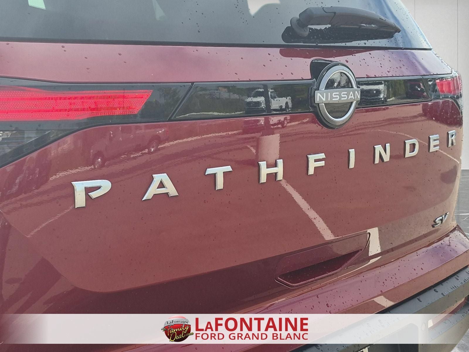 2024 Nissan Pathfinder SV