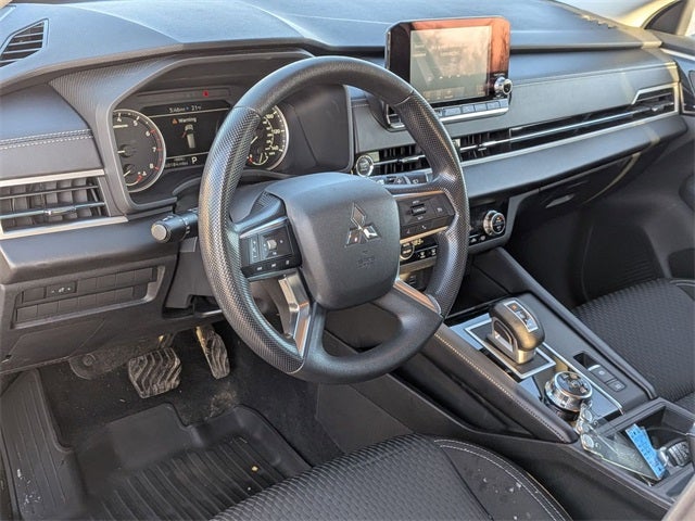 2022 Mitsubishi Outlander ES