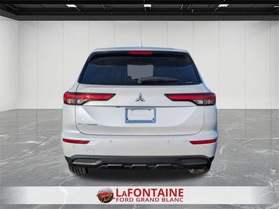 2022 Mitsubishi Outlander ES