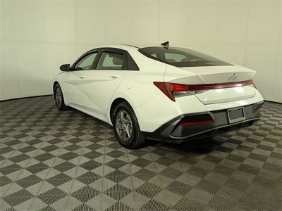2024 Hyundai Elantra SE
