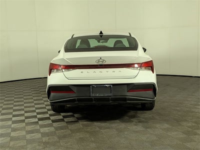 2024 Hyundai Elantra SE