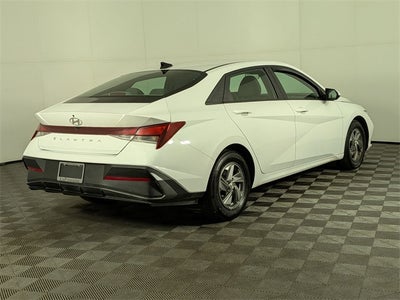 2024 Hyundai Elantra SE