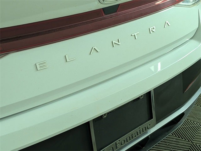 2024 Hyundai Elantra SE