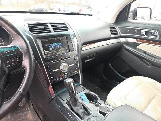 2016 Ford Explorer Platinum 4WD!