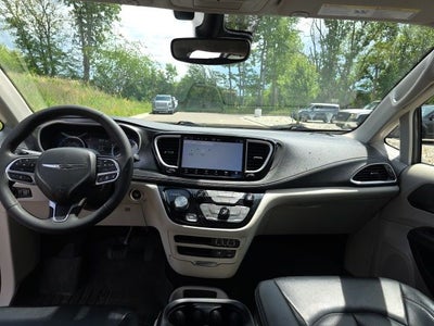 2022 Chrysler Pacifica Touring L AWD