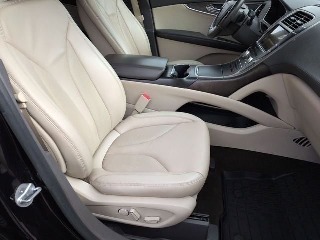 2019 Lincoln Nautilus Select