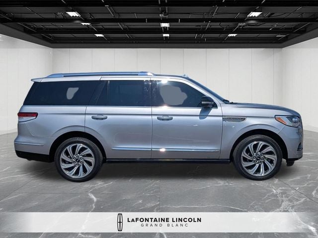 2022 Lincoln Navigator Standard 4WD!