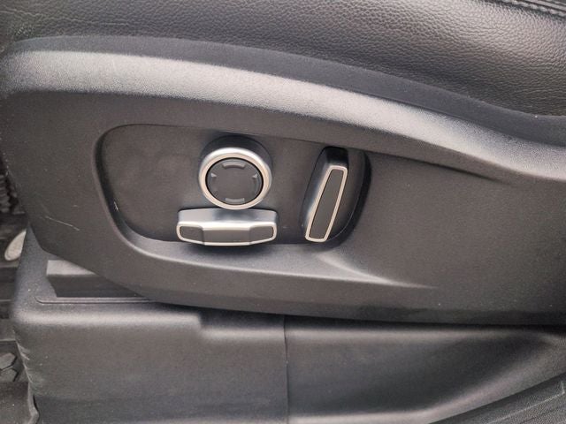 2023 Land Rover Defender 130 SE 4X4