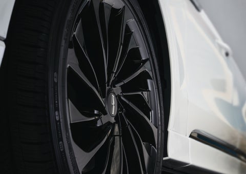 The wheel of the available Jet Appearance package is shown | LaFontaine Lincoln Grand Blanc in Flint MI