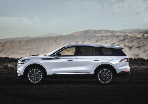 A Lincoln Aviator® SUV is parked on a scenic mountain overlook | LaFontaine Lincoln Flushing in Flushing MI