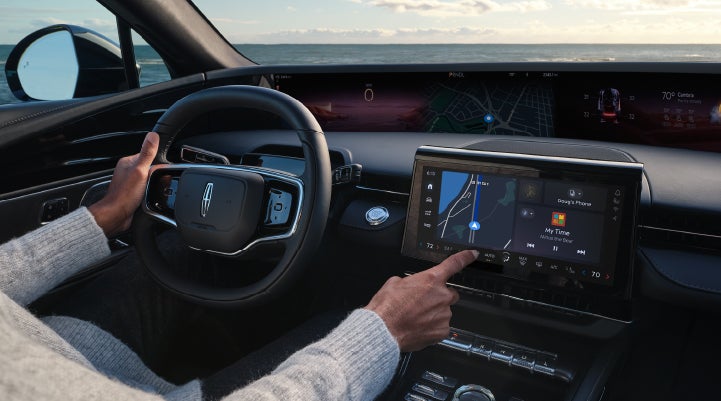 The driver of a 2024 Lincoln Nautilus® SUV interacts with the new Lincoln Digital Experience. | LaFontaine Lincoln Grand Blanc in Flint MI