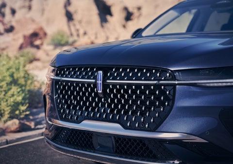 The stylish grille of a 2024 Lincoln Nautilus® SUV sparkles in the sunlight. | LaFontaine Lincoln Flushing in Flushing MI