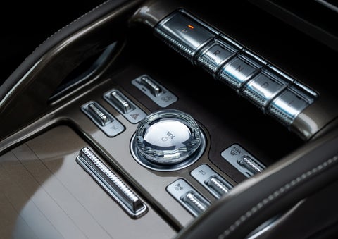 A crystal-inspired volume knob is shown in the center floor console of a 2024 Lincoln Nautilus® SUV. | LaFontaine Lincoln Grand Blanc in Flint MI