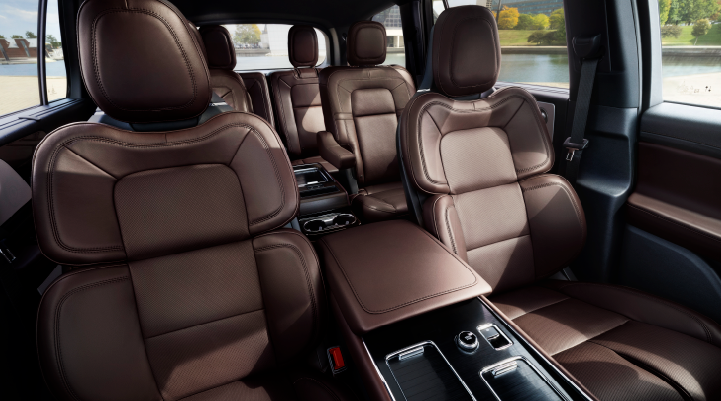 The cabin of the 2025 Lincoln Aviator® SUV is shown with black and brown accents. | LaFontaine Lincoln Grand Blanc in Flint MI
