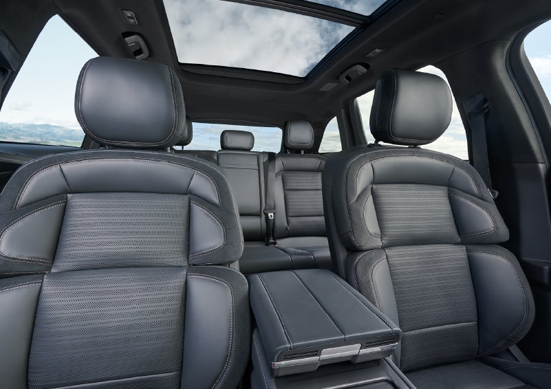 The spacious second row and available panoramic Vista Roof® is shown. | LaFontaine Lincoln Grand Blanc in Flint MI