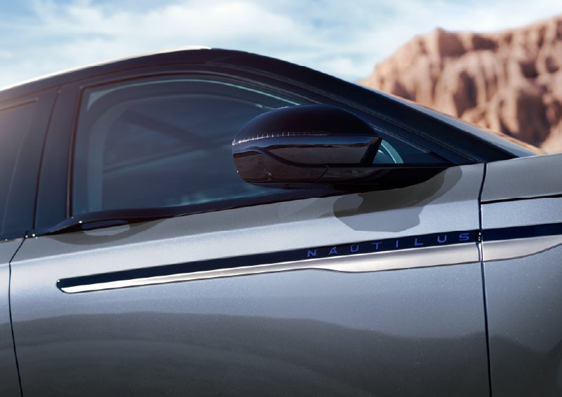 Blue lettering on the side of the vehicle that reads Nautilus indicates the available Hybrid Powertrain. | LaFontaine Lincoln Grand Blanc in Flint MI