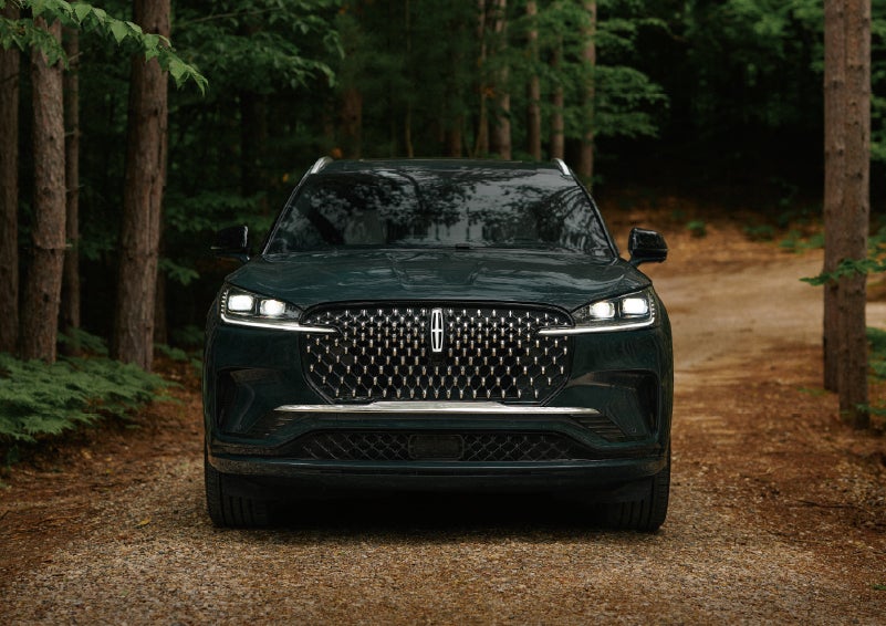 The front grille of a 2027 Lincoln Aviator® Black Label™ SUV is shown. | LaFontaine Lincoln Grand Blanc in Flint MI