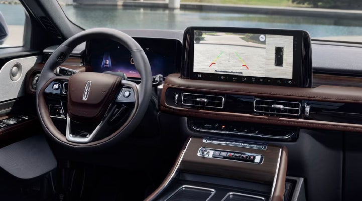 The backup camera of the 2027 Lincoln Aviator® SUV is displayed on screen. | LaFontaine Lincoln Grand Blanc in Flint MI