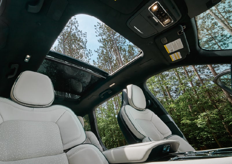 The front seats of a 2027 Lincoln Aviator® Black Label™ SUV | LaFontaine Lincoln Grand Blanc in Flint MI