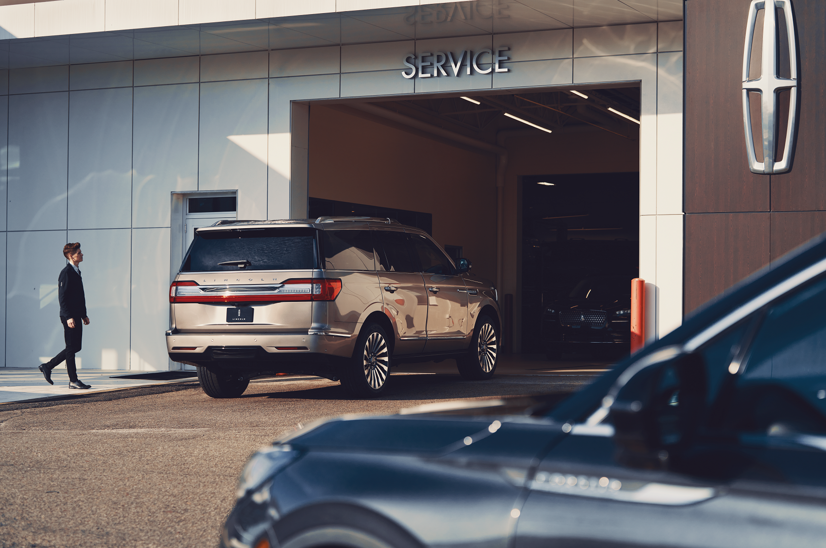 New Lincoln Navigator Pulling into the Service Center